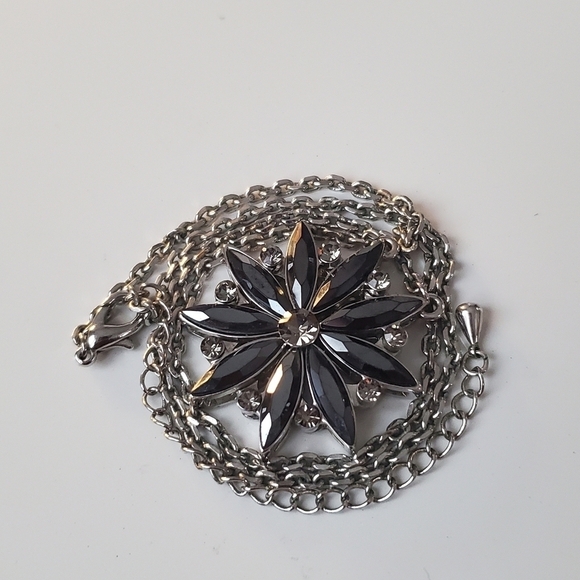 Daisy flower Patterned open and close Pendant Necklace 🌴 - Picture 1 of 6